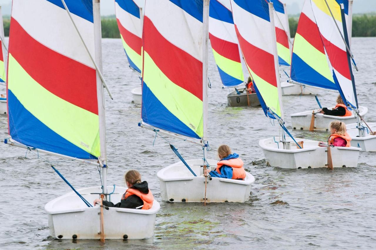 Woonboot Sweltsje Vakantiehuis *