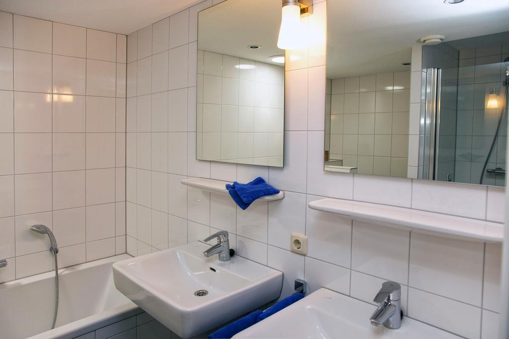 Woonboot Sweltsje Vakantiehuis *