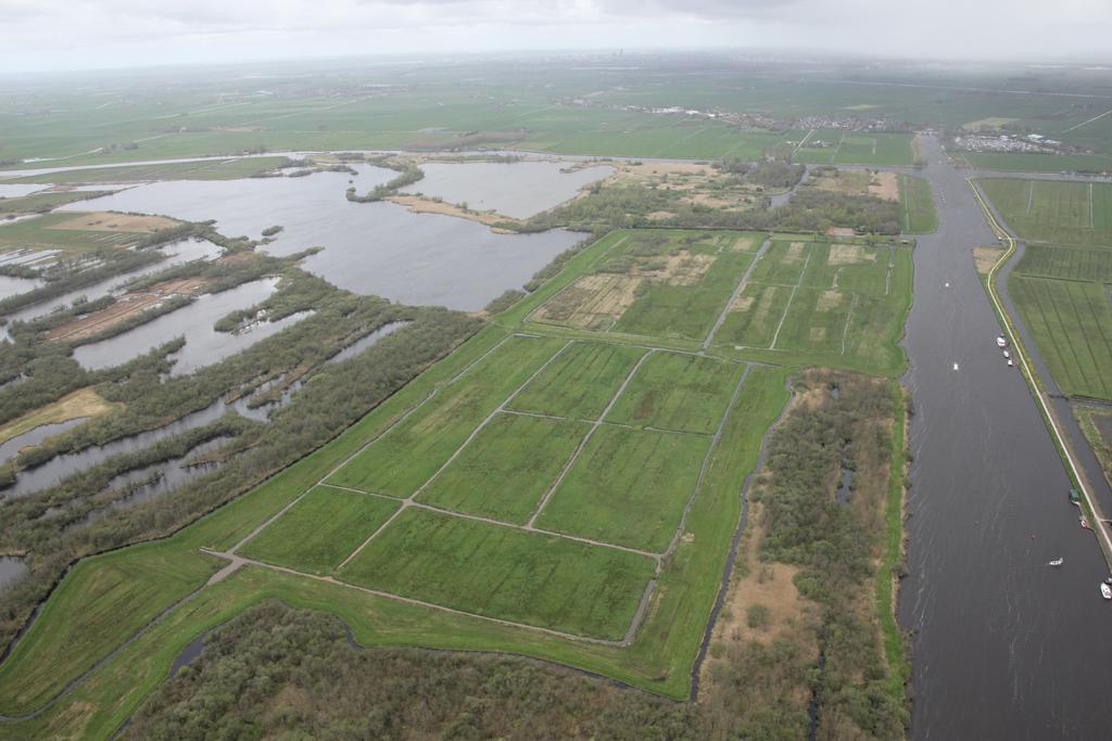 Woonboot Sweltsje Vakantiehuis *